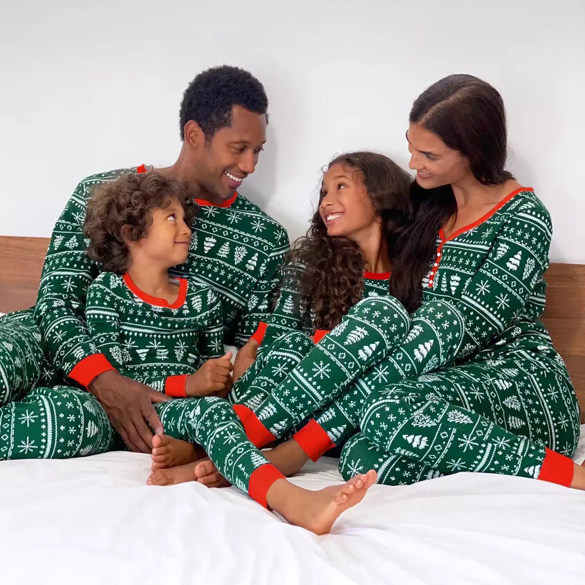 Matching Family Christmas Pajamas – Cozy Holiday Set for Mom, Dad, Kids & Baby